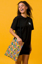 Laden Sie das Bild in den Galerie-Viewer, EYD x IJM ECO Bag - Muster/Bunt